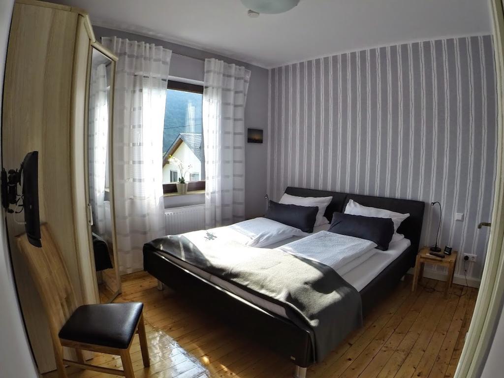 Ferienwohnungen Haus Am Wuerzlaysteig Lehmen 객실 사진